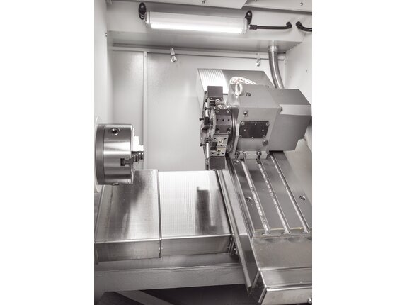 The tool turret can be fitted with tools for inside and outside machining