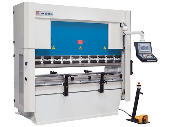 AHK M 2160 NC - Dobladora NC compacta con ejes X y R, amplio equipamiento de serie, una excelente alternativa a las máquinas CNC