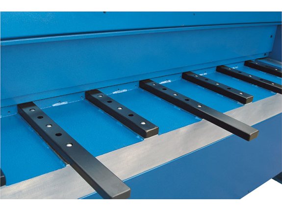 Robust support arms with material support rollers simplify handling and provide a secure hold for large plates