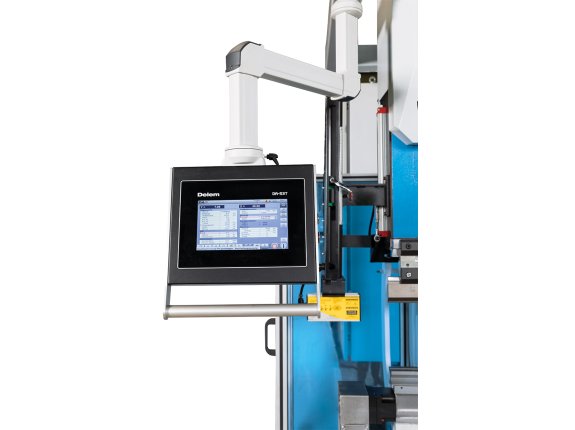 The compact DA-53T is a highly advanced touchscreen control solution for synchronized press brakes. The Delem touchscreen graphic user interface makes programming very easy.