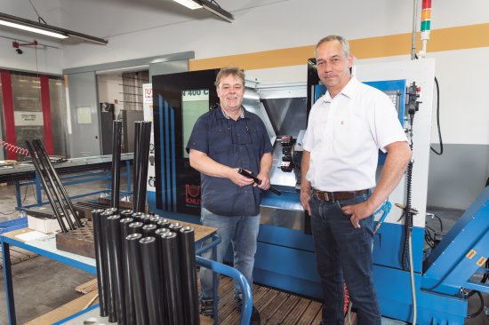 oreman Dieter Donner (left) is satisfied with both the performance of the Roturn 400 C and the service provided by  KNUTH Machine Tools. Andreas Hendrich, KNUTH sales,  appreciates the trust and cooperation with Minimax.