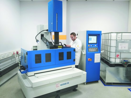 Die NeoSpark 500 lässt sich auch per Fernbedienung steuern.