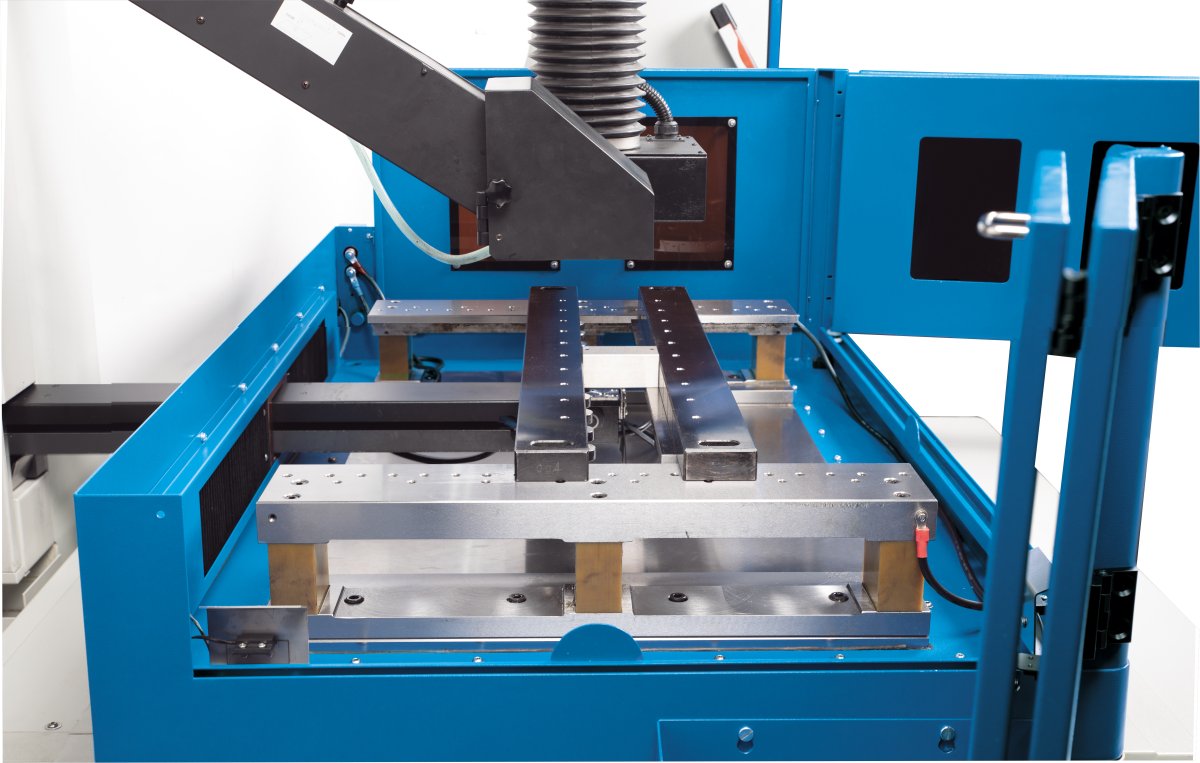 Das Erodieren von hochlegiertem Werkzeugstahl ist für die NeoSpark 500 kein Problem.