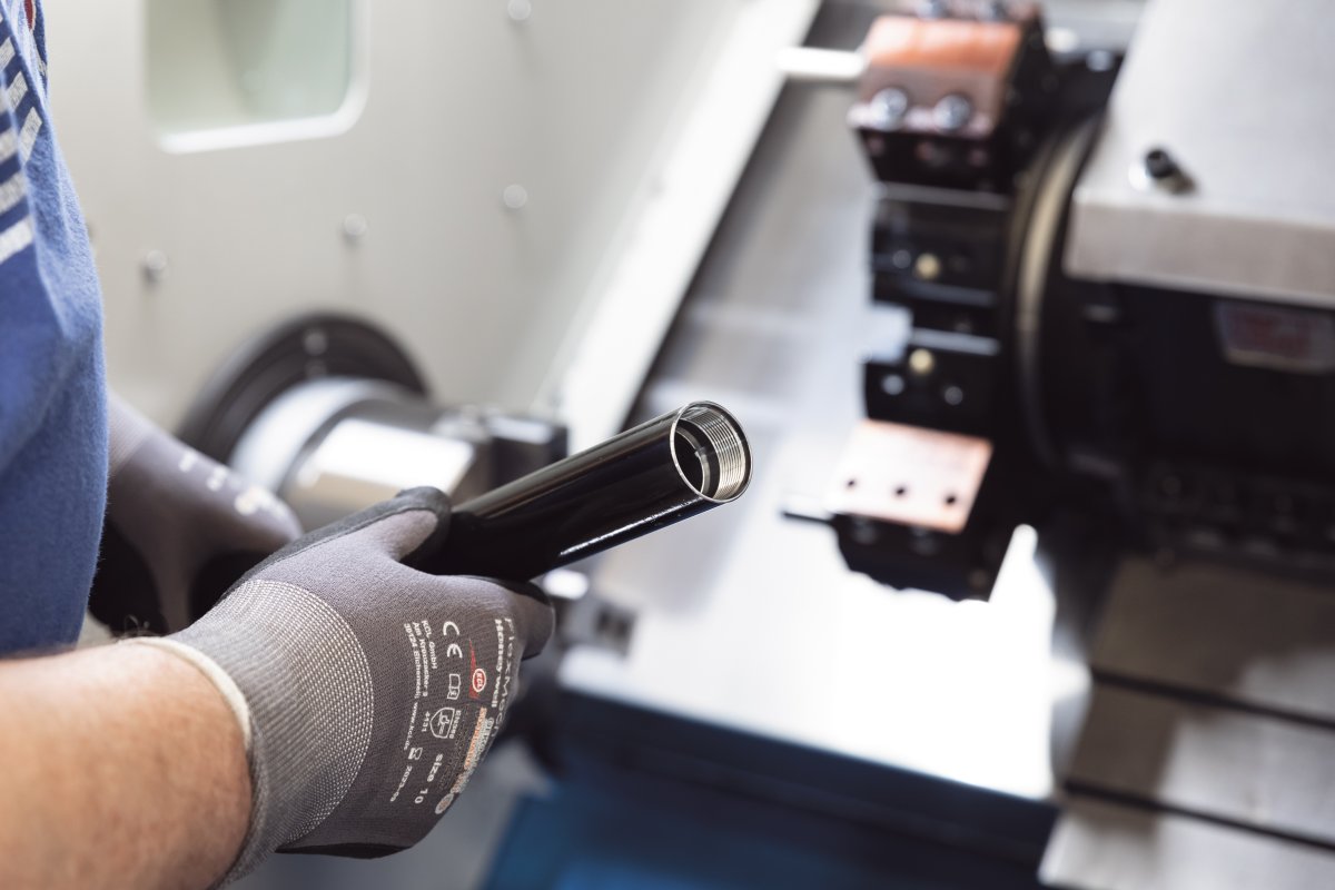 Se necesita una máxima precisión cuando se tornean roscas. Las tuberías de acero deben calzar de manera precisa cuando se conectan a las líneas para sistemas de pulverización en seco.