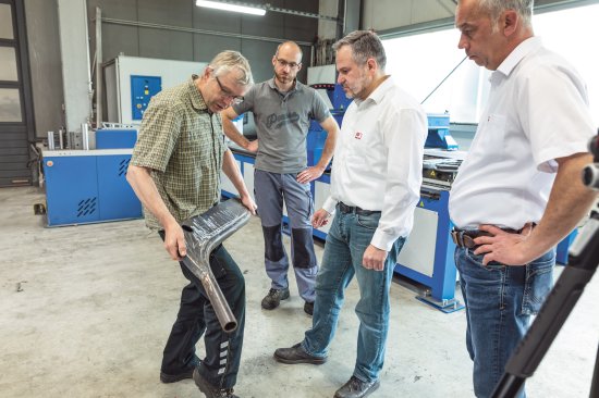 Il componente viene testato e si discutono i dettagli di produzione